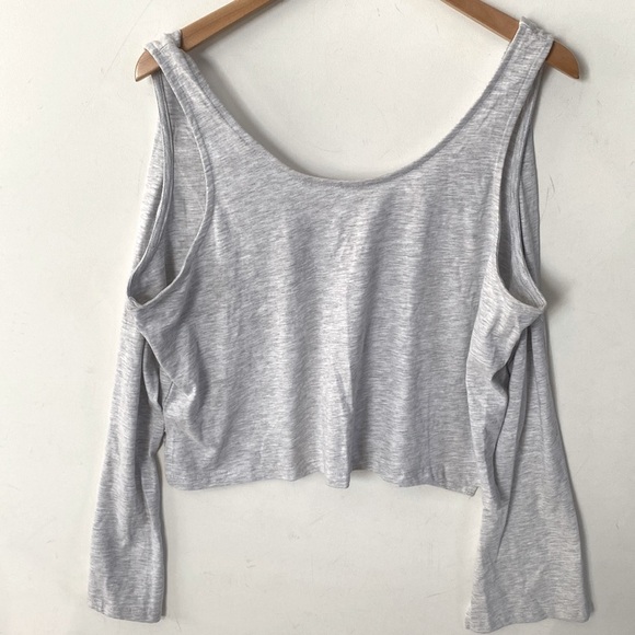 Topshop Heather Gray Cold Shoulder Long Sleeve Scoop Neck Top, Size 4-6, NWT - Picture 2 of 8